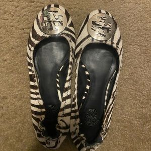 Tory Burch white and brown fur flat shoe